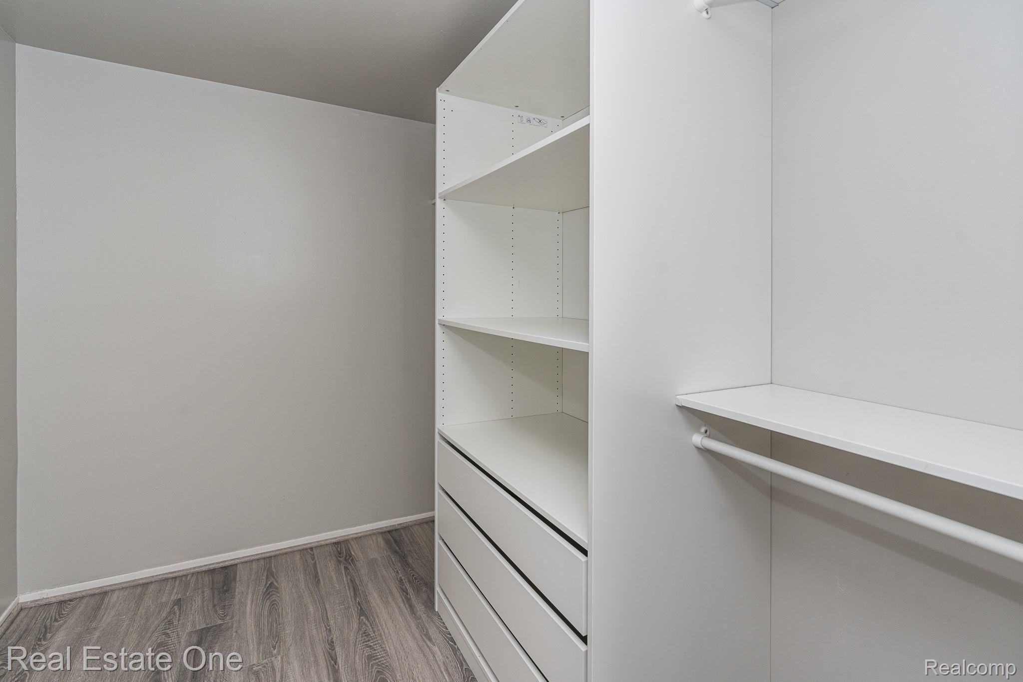1677 Riverside Drive, Unit 16 Rochester, MI 48309 - Photo 16 of 31 MAIN BEDROOM CLOSET HAS ORGANIZERS - 1677 Riverside MLS-W028.jpg
