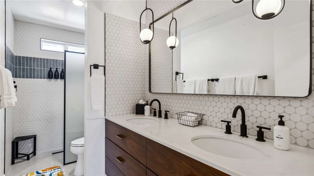 2004 East Nicola Road Palm Springs, CA 92262 - Photo 30 of 40 a bathroom with a double vanity sink toilet and shower