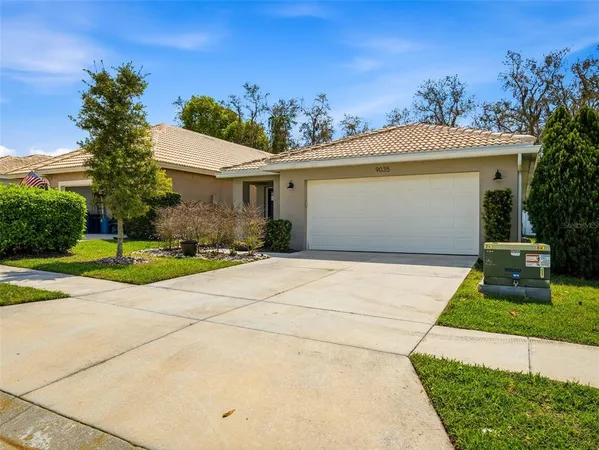 $364,900 | 9035 St Andrews Way, Mount Dora, FL 32757