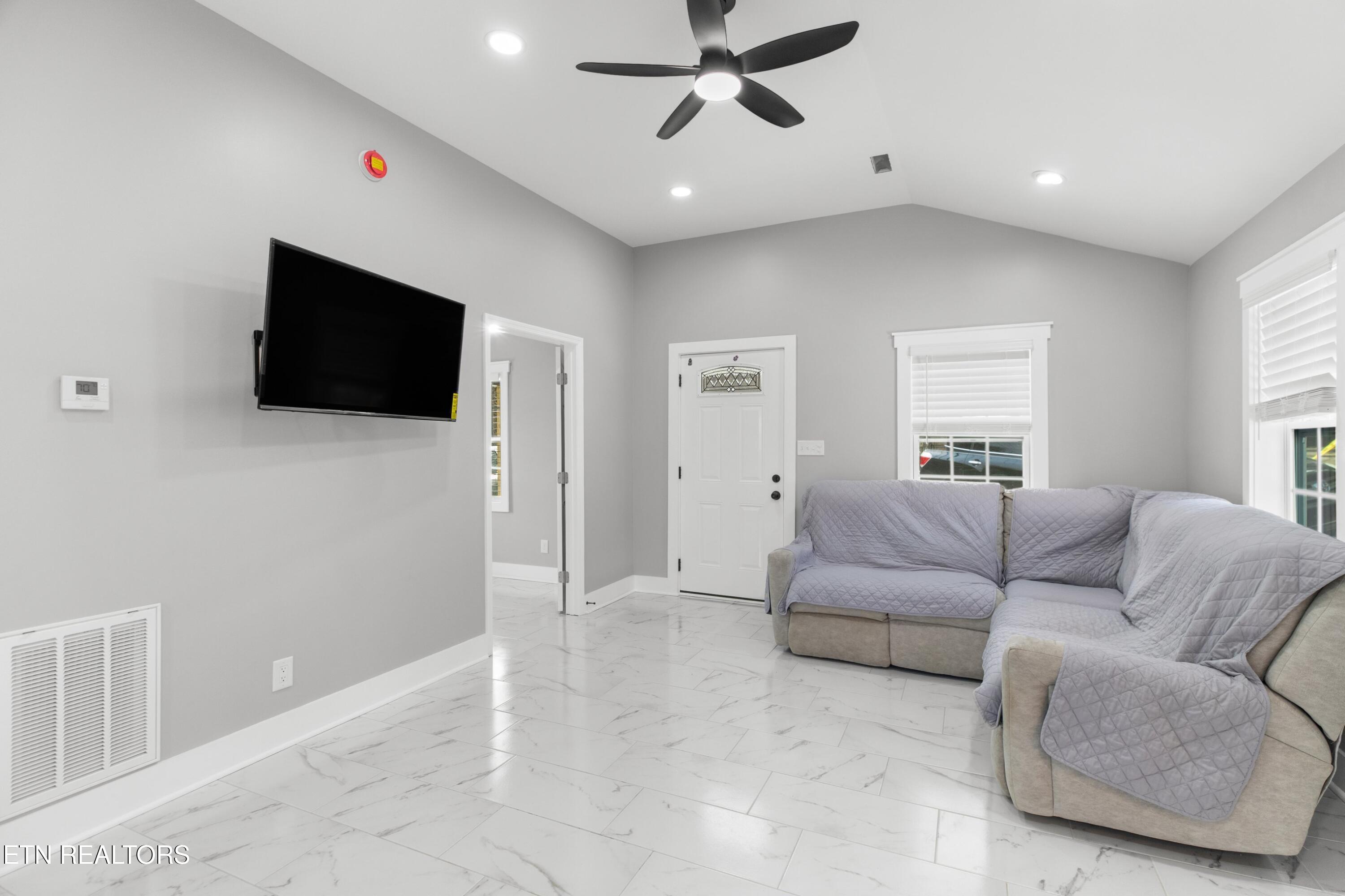 1100 Valley Home Road Morristown, TN 37813 - Photo 6 of 24 008-1100ValleyHomeRoad-Morristown-TN-378