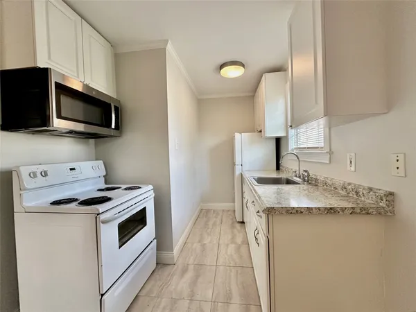 $1,395 | 114 Munford Street, Unit 1/2, Houston, TX 77008