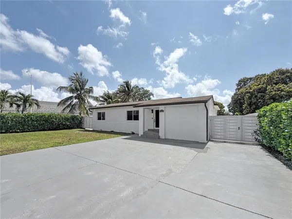 $799,000 | 660 South Biscayne River Drive, Miami, FL 33169
