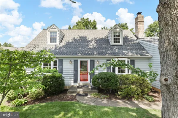 a view of a house with a yard and plants