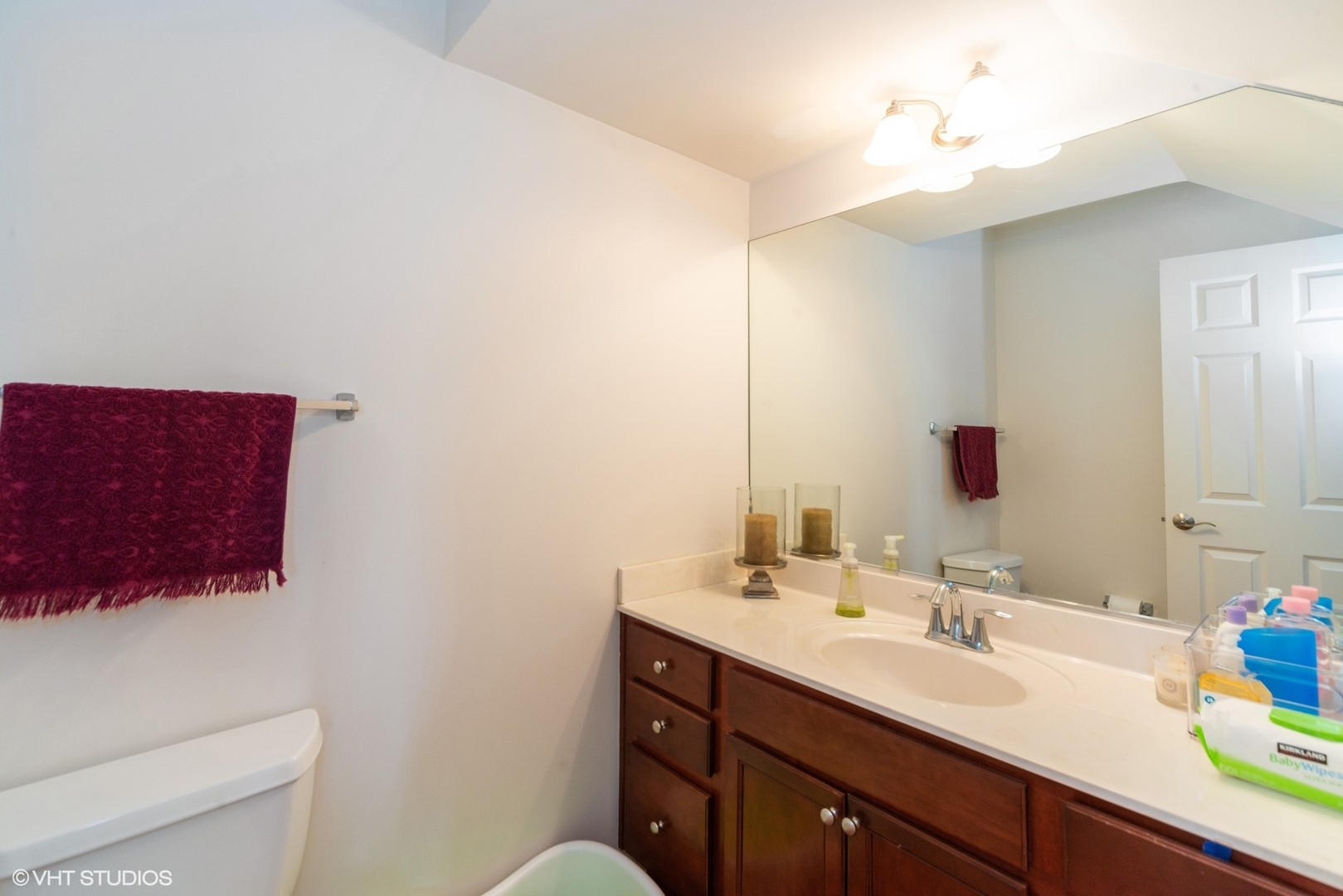 563 George Street Wood Dale, IL 60191 - Photo 14 of 15 a bathroom with a double vanity sink toilet and a mirror