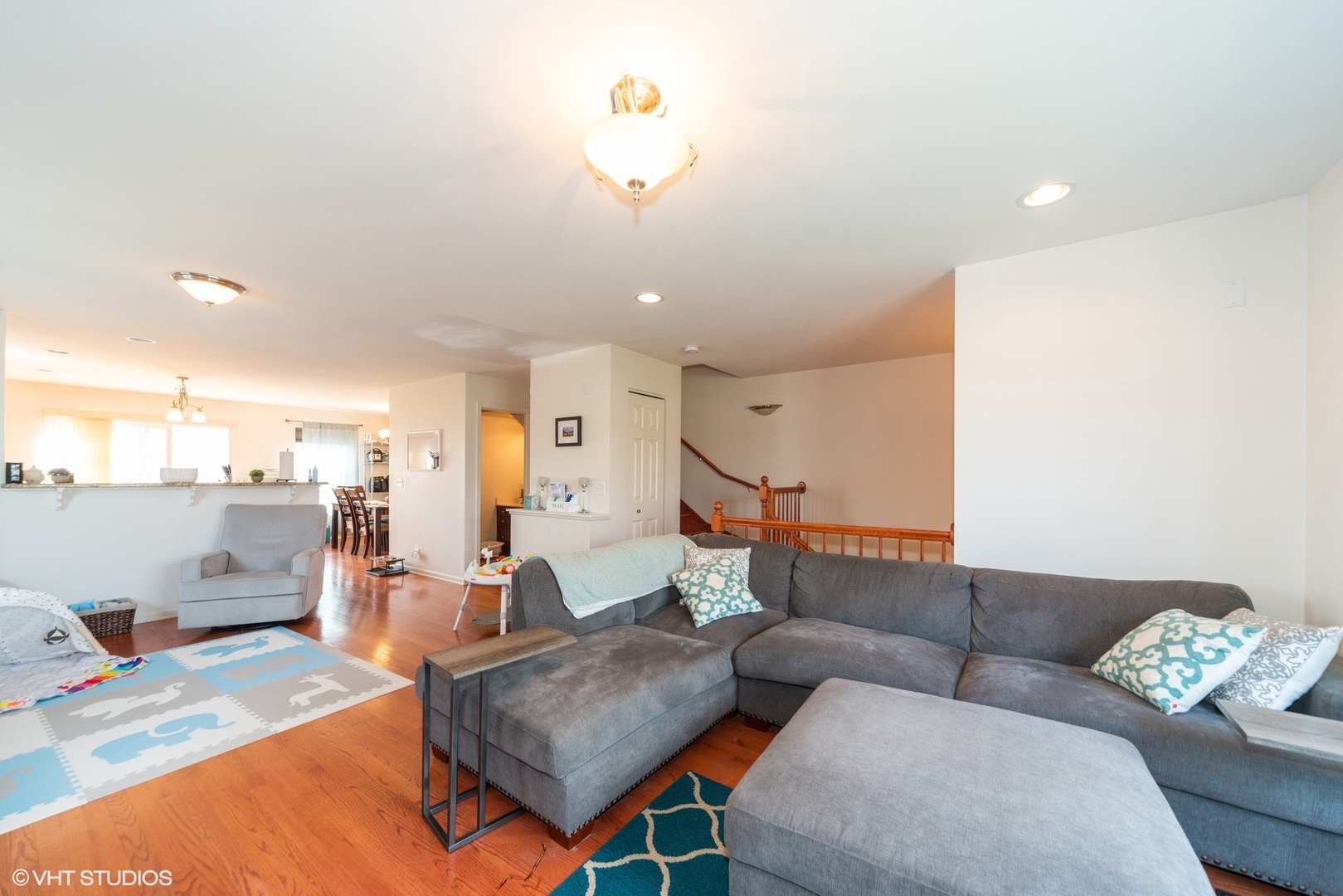 563 George Street Wood Dale, IL 60191 - Photo 4 of 15 a living room with furniture and wooden floor