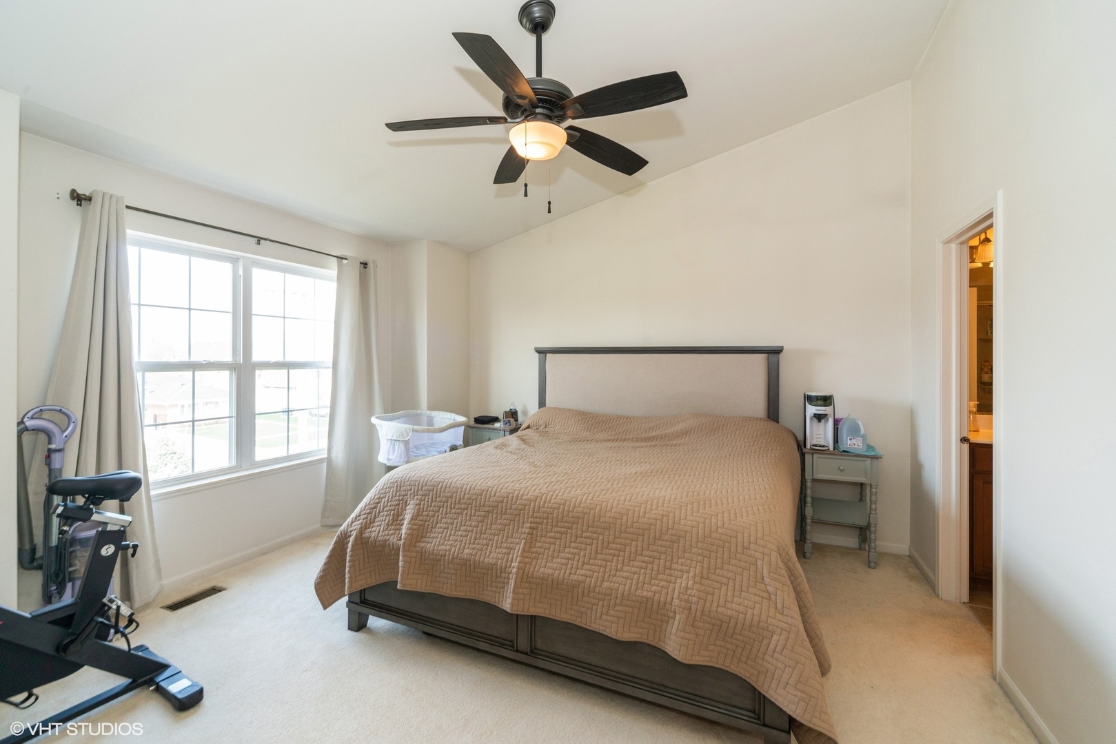 563 George Street Wood Dale, IL 60191 - Photo 10 of 15 a bedroom with a bed and window