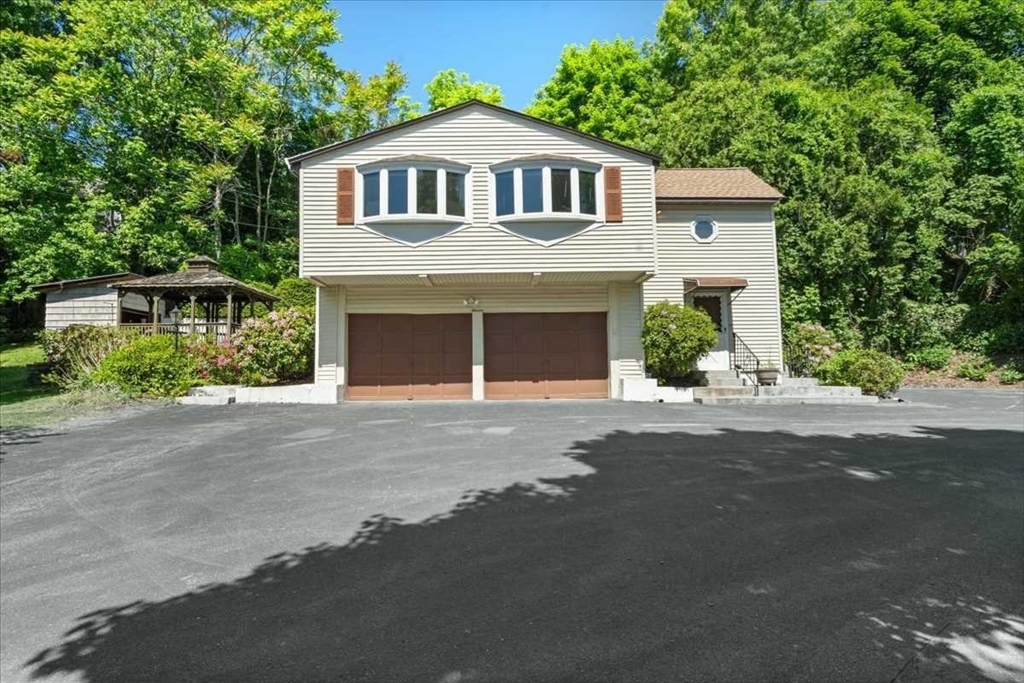 11 Pocono Road Worcester, MA 01605 - Photo 1 of 32