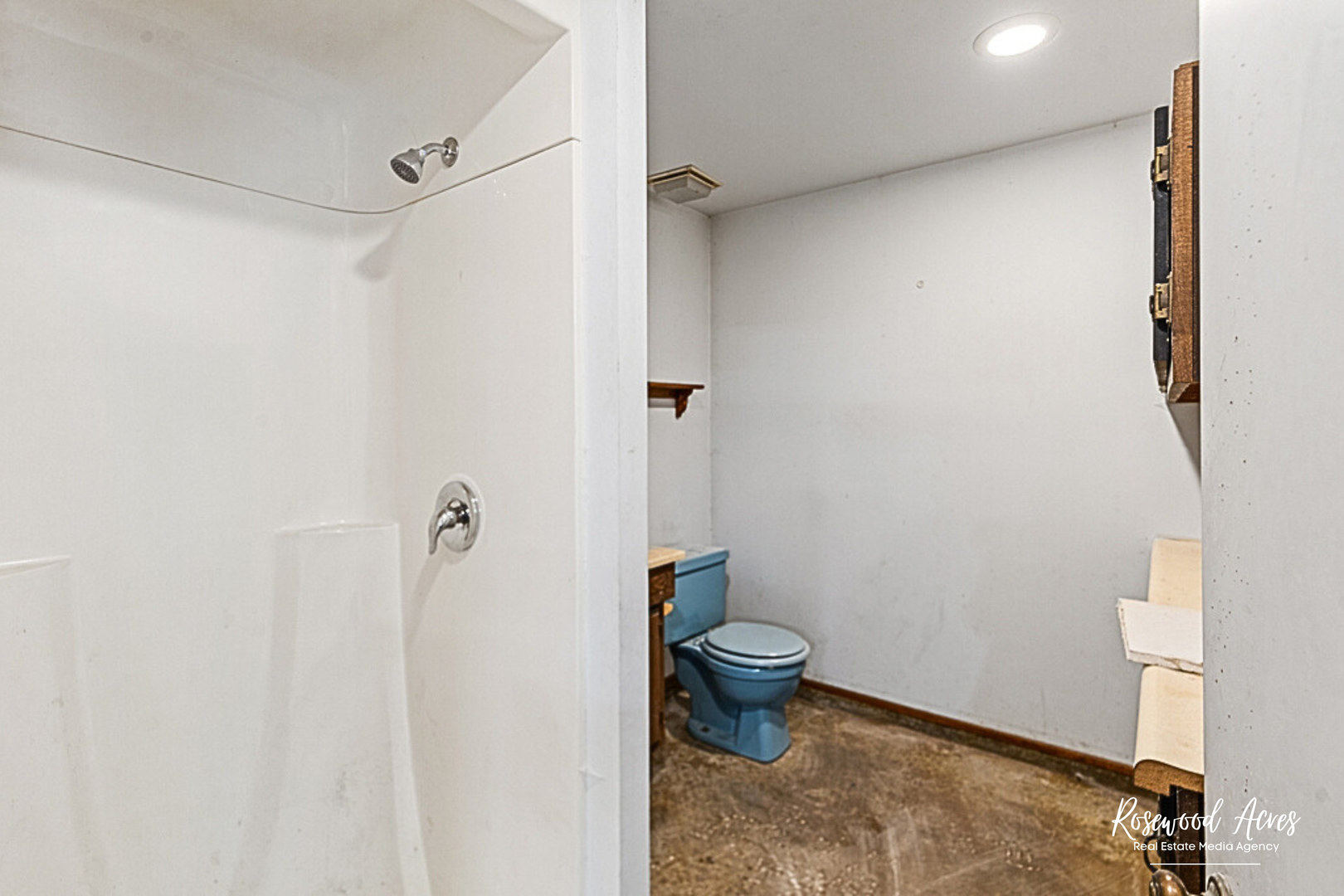 502 South Main Street Long Point, IL 61333 - Photo 19 of 22 a bathroom with a toilet and a shower