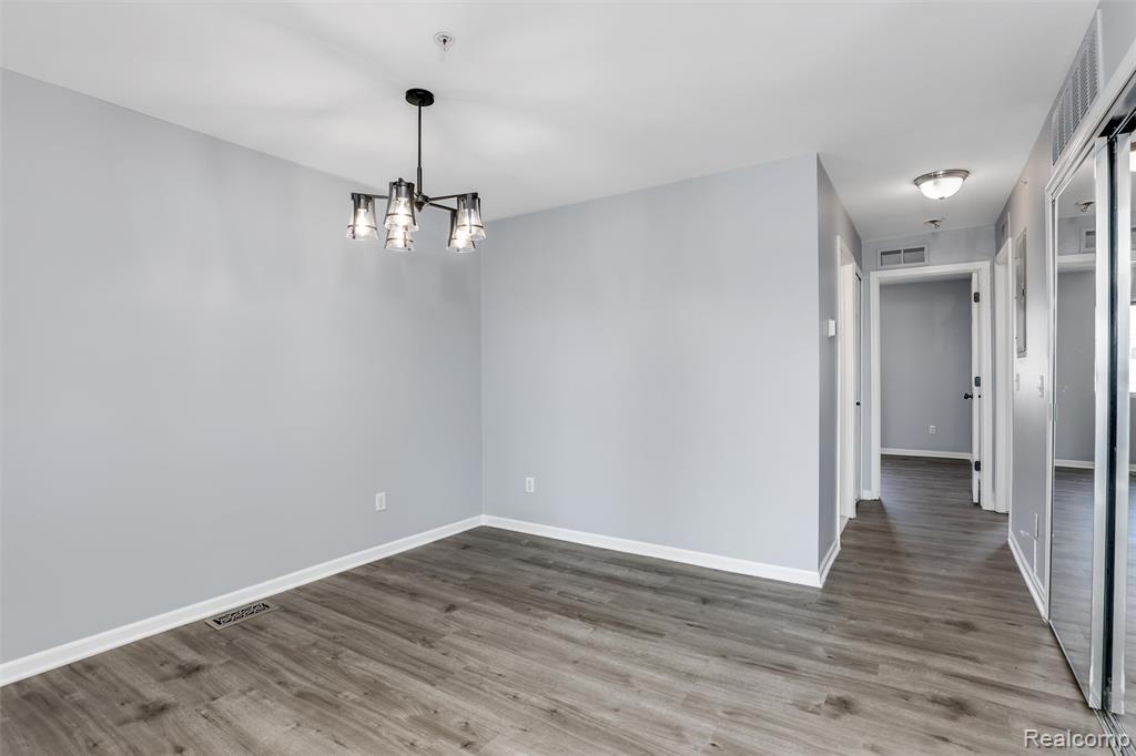 1111 Beaver Run Troy, MI 48083 - Photo 4 of 20