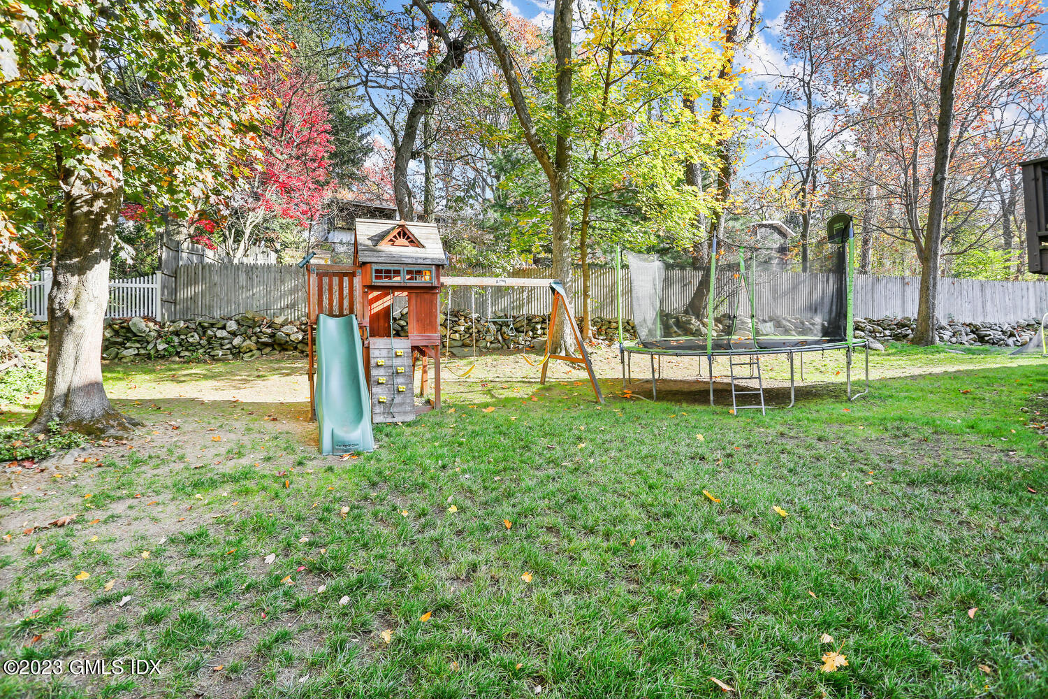 10 Rainbow Drive Riverside, CT 06878 - Photo 30 of 34 10 Rainbow Dr Riverside CT-large-013-013