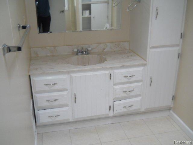 18741 Martin Road Roseville, MI 48066 - Photo 7 of 10 5-7 081.jpg