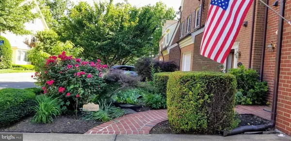 $3,990 | 6326 Manchester Way, Alexandria, VA 22312