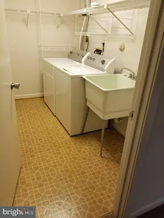 $3,990 | 6326 Manchester Way, Alexandria, VA 22312