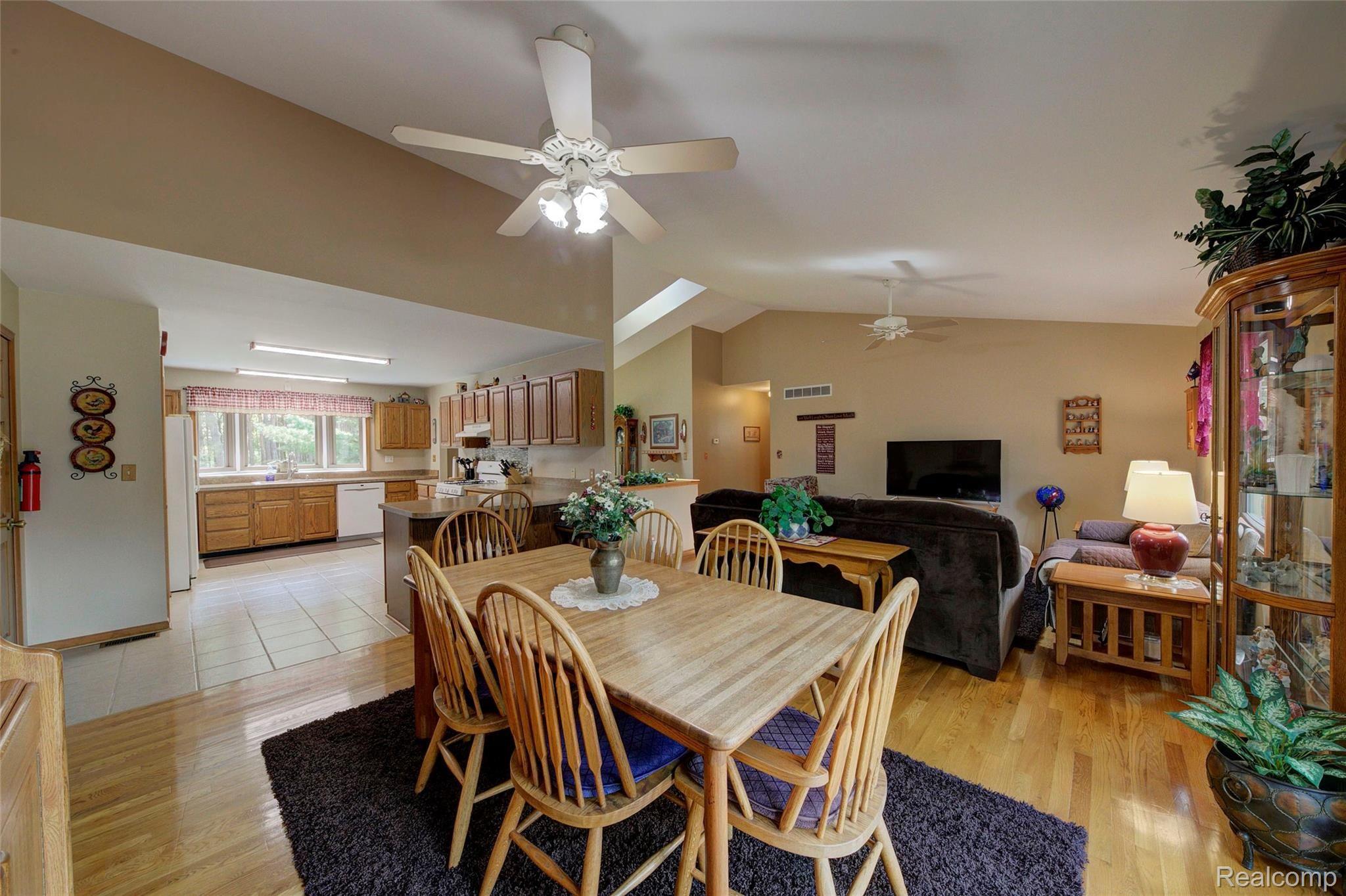 1314 Middle Road Highland, MI 48357 - Photo 11 of 60 4H8A2055_6_7.jpg