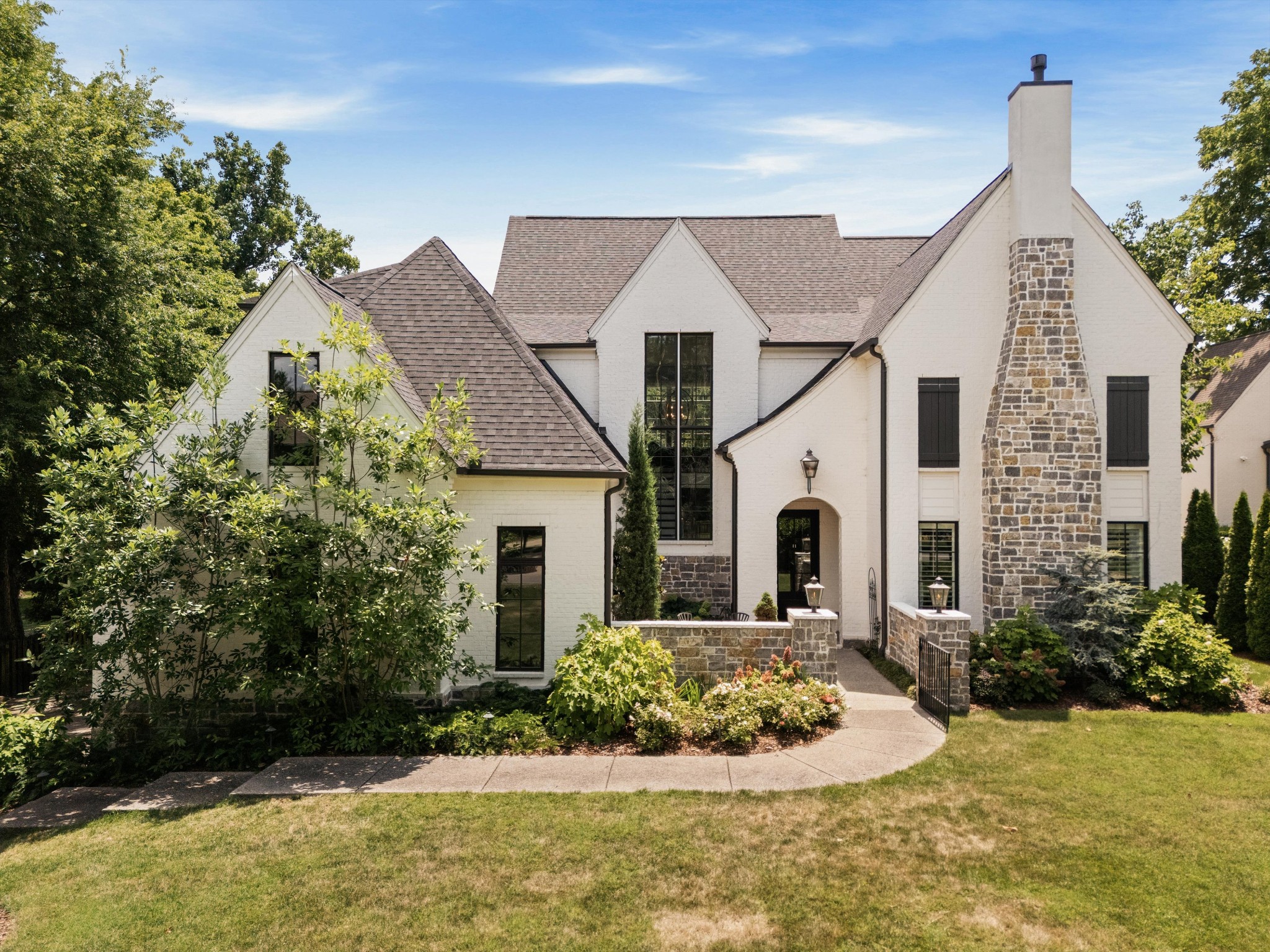 135 Alton Road Nashville, TN 37205 - Photo 1 of 52