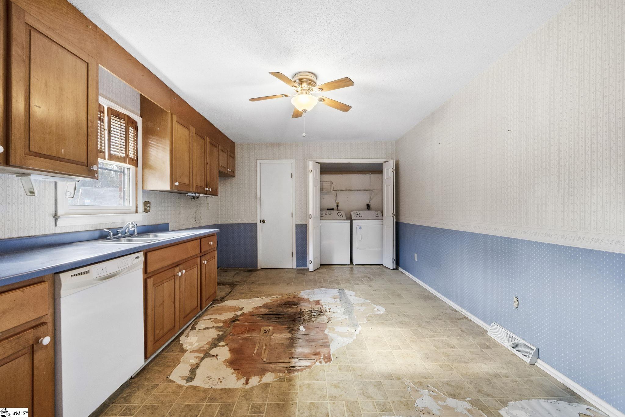 2013 Highway 418 Pelzer, SC 29669 - Photo 10 of 41