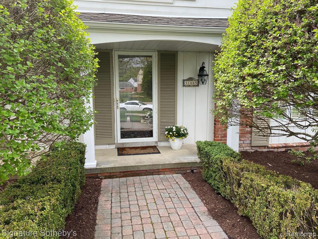 31445 Old Cannon Road Beverly Hills, MI 48025 - Photo 5 of 42