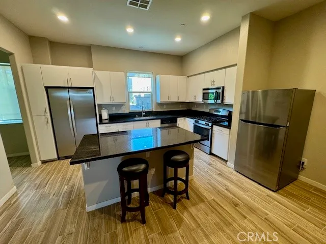 $1,075 | 1968 Baxter Lane, Upland, CA 91786