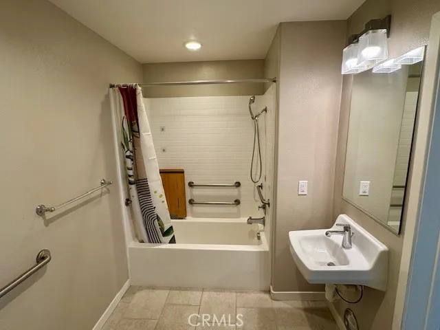 $1,075 | 1968 Baxter Lane, Upland, CA 91786