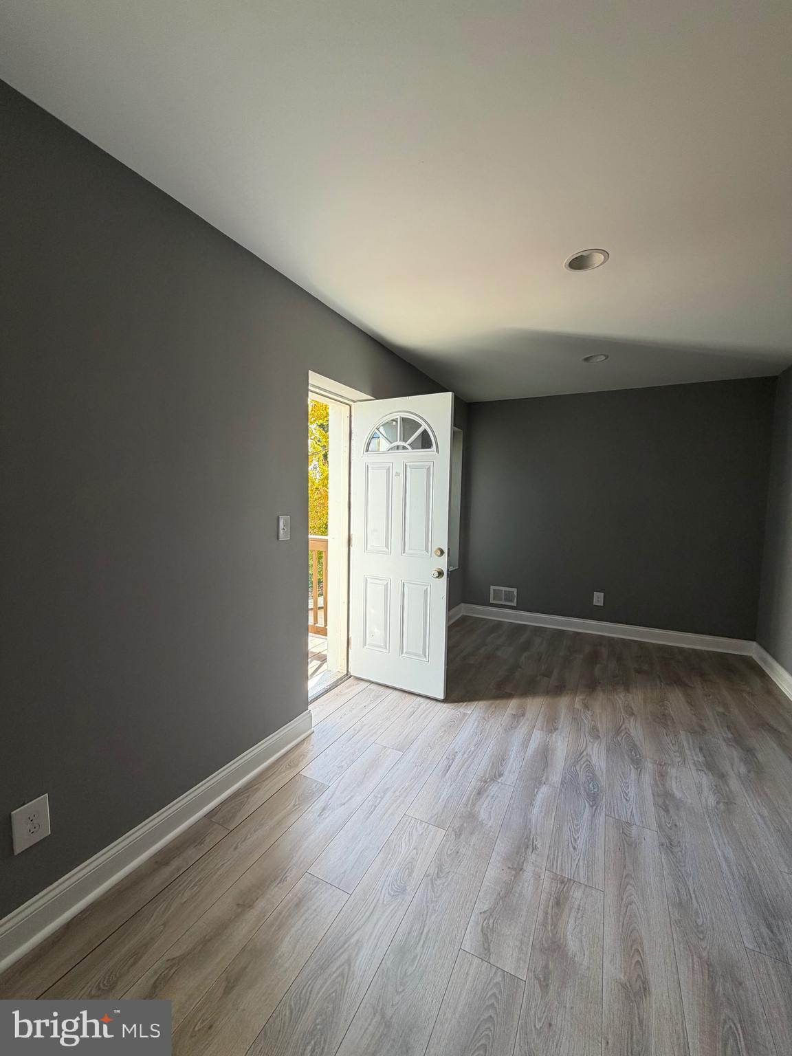 3427 Dupont Avenue Baltimore, MD 21215 - Photo 9 of 16