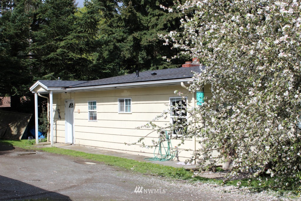 16516 Simonds Road Northeast Kenmore, WA 98028 - Photo 3 of 11