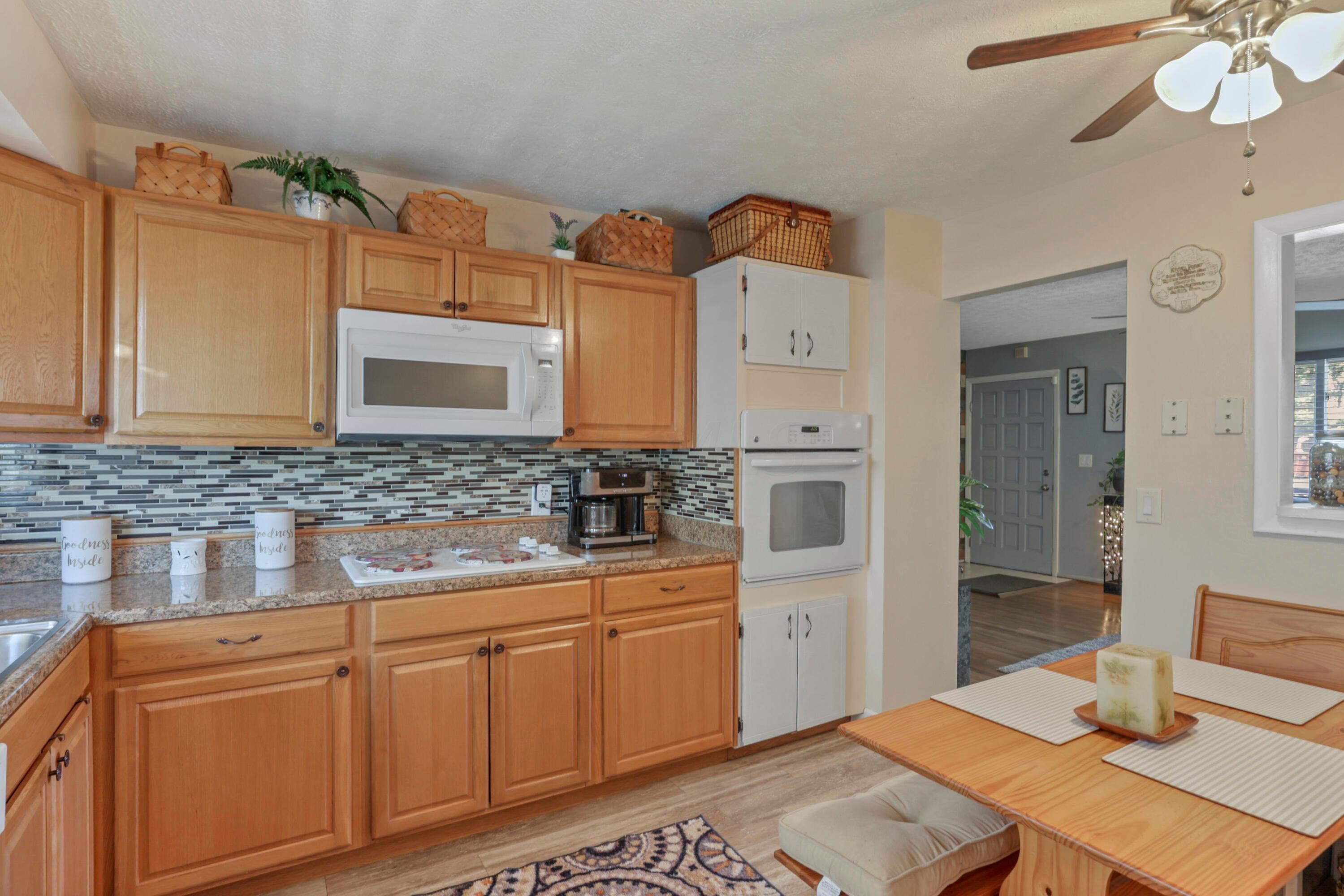 2835 Fleet Road Columbus, OH 43232 - Photo 9 of 37 Kitchen