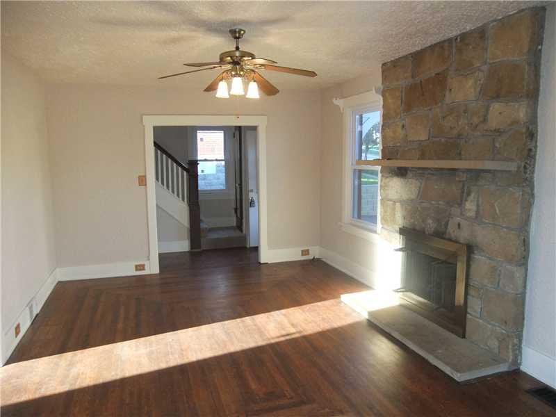 400 2nd Street Butler, PA 16001 - Photo 4 of 18 Living Room.