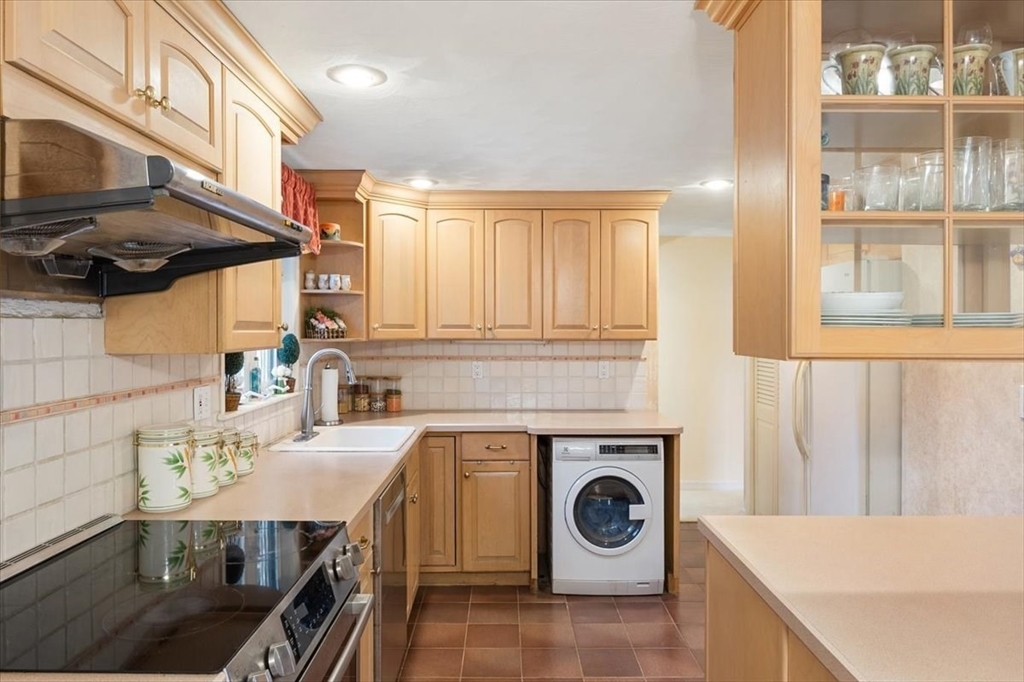8 Stanley Street Natick, MA 01760 - Photo 10 of 35 a utility room with dryer and washer