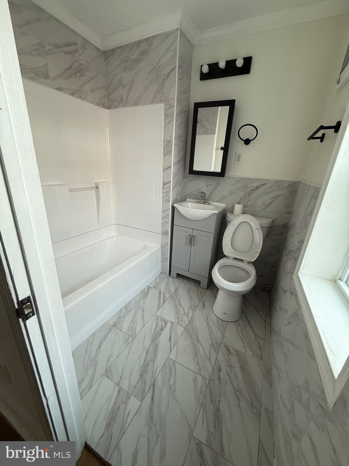 542 Moss Street Reading, PA 19604 - Photo 14 of 19 a bathroom with a toilet a sink and bathtub