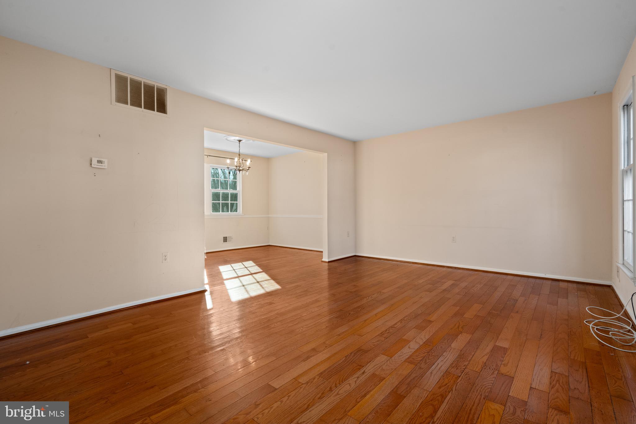 9060 Brook Ford Road Burke, VA 22015 - Photo 4 of 46