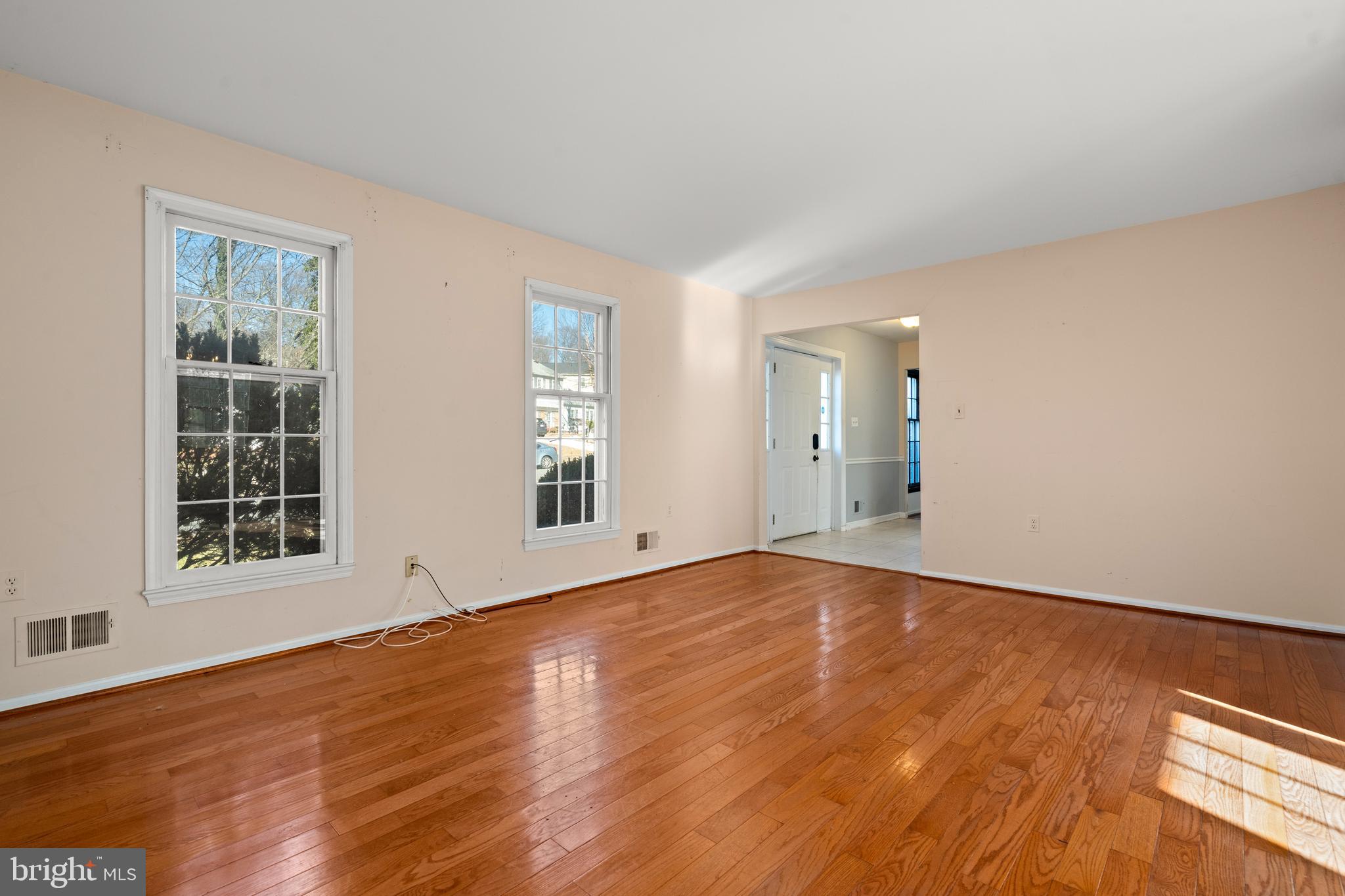 9060 Brook Ford Road Burke, VA 22015 - Photo 5 of 46