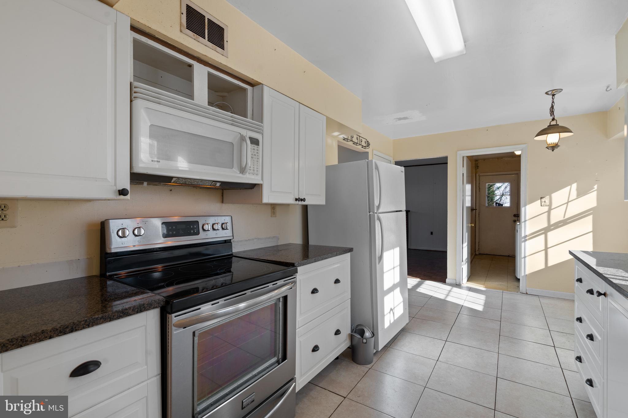 9060 Brook Ford Road Burke, VA 22015 - Photo 9 of 46