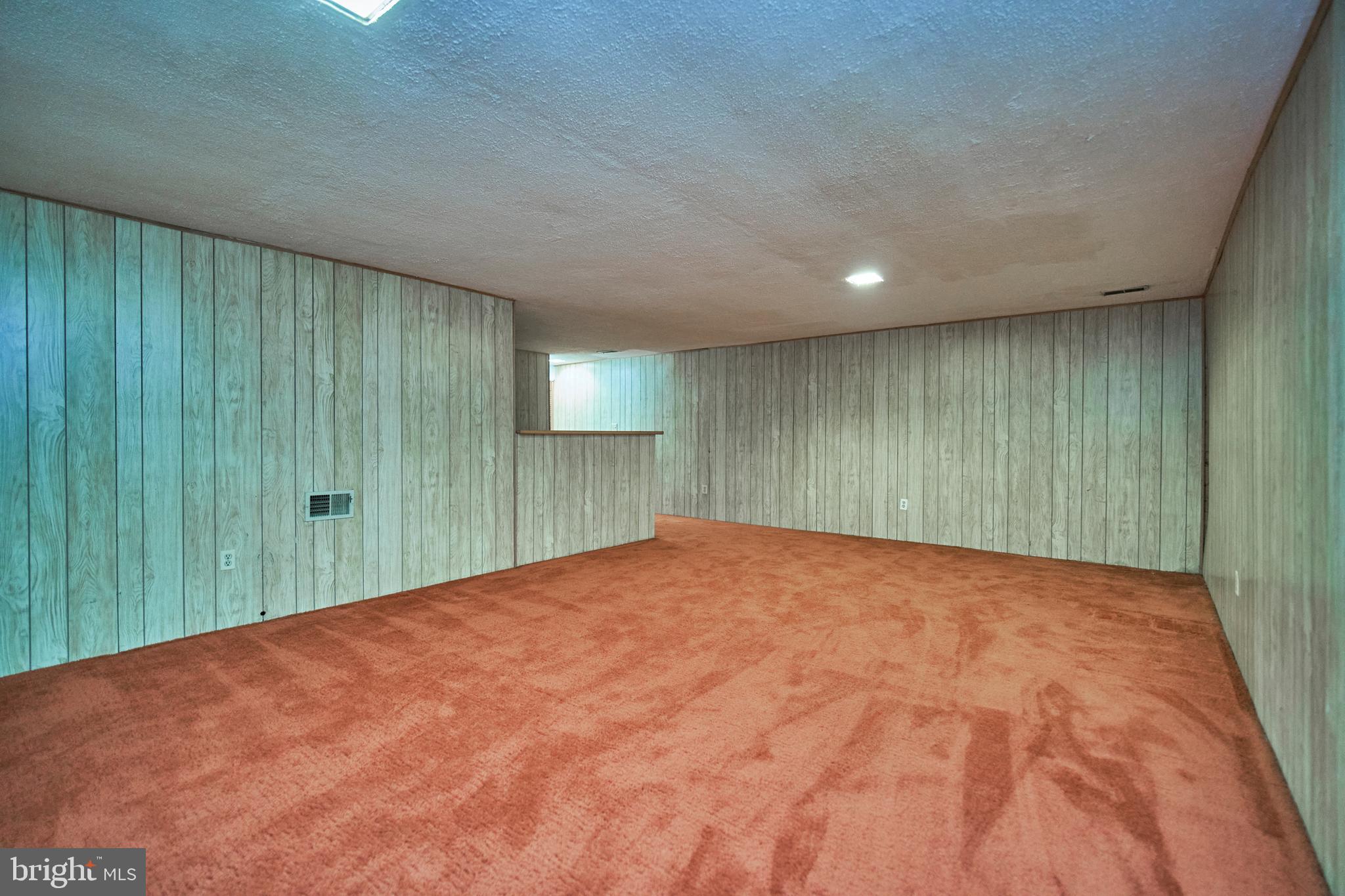 9512 Burning Branch Road Burke, VA 22015 - Photo 25 of 30 Recreation Room with Bar Area