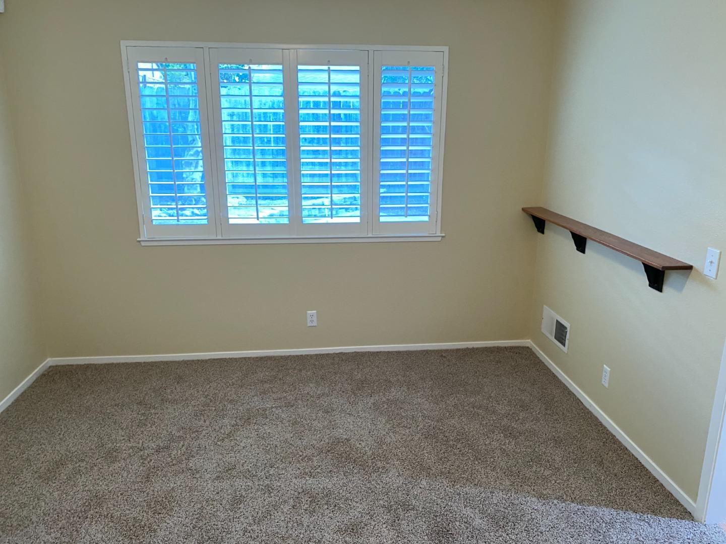 727 Montecito Way Salinas, CA 93901 - Photo 6 of 19 an empty room with windows
