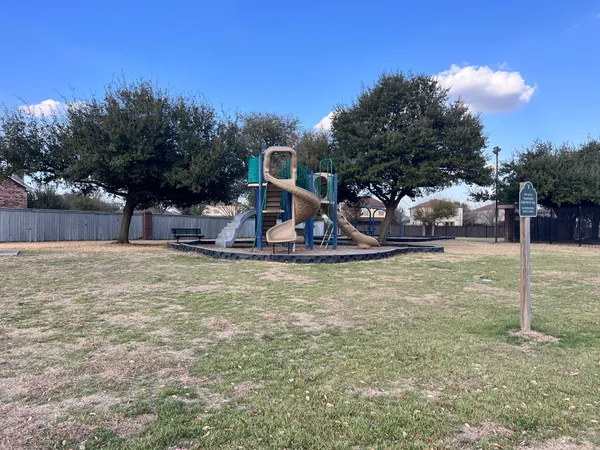$2,350 | 903 Grand Teton Trail, Taylor, TX 76574