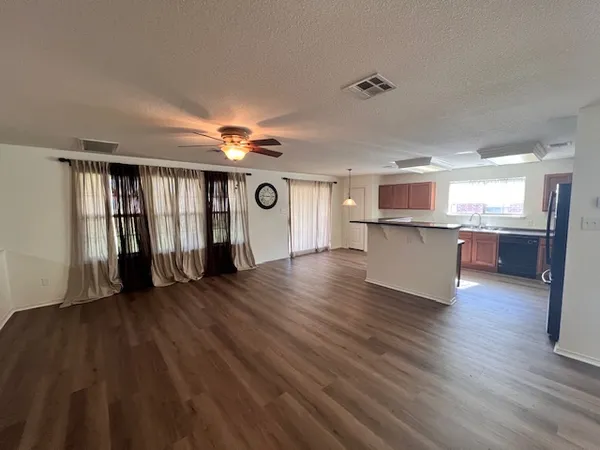 $2,350 | 903 Grand Teton Trail, Taylor, TX 76574