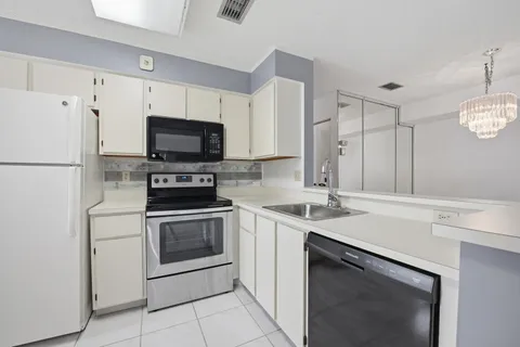 $125,000 | 14898 Wedgefield Drive, Unit 208, Delray Beach, FL 33446