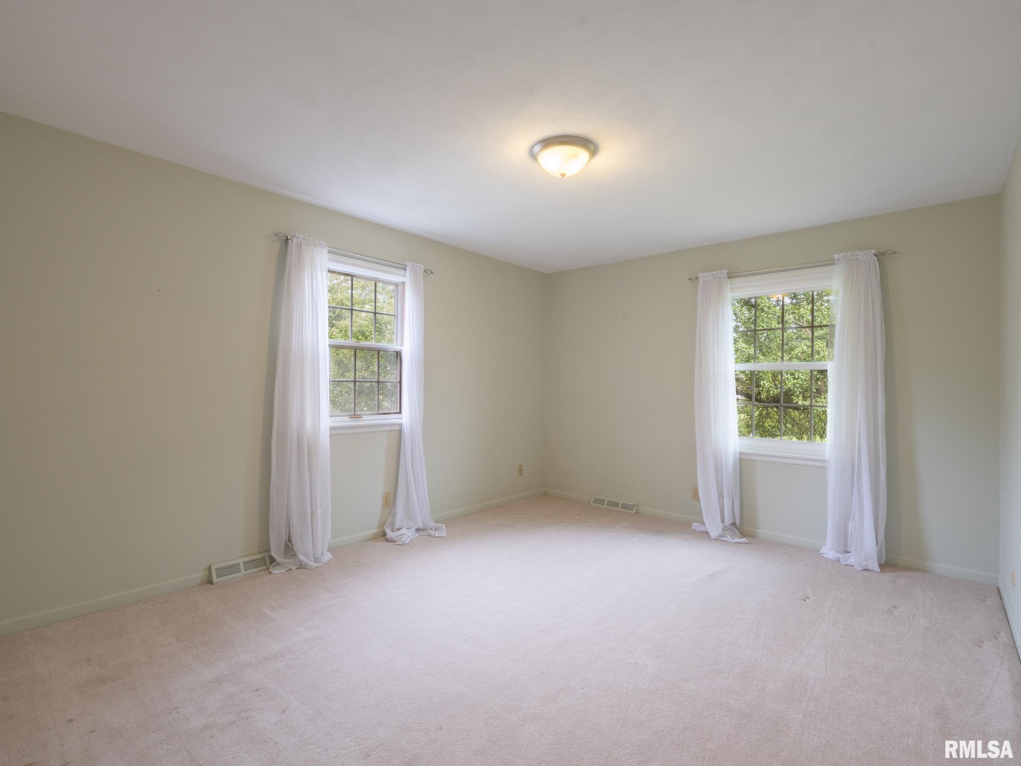 6737 North Post Oak Road Peoria, IL 61615 - Photo 29 of 38 Gallery Image 29