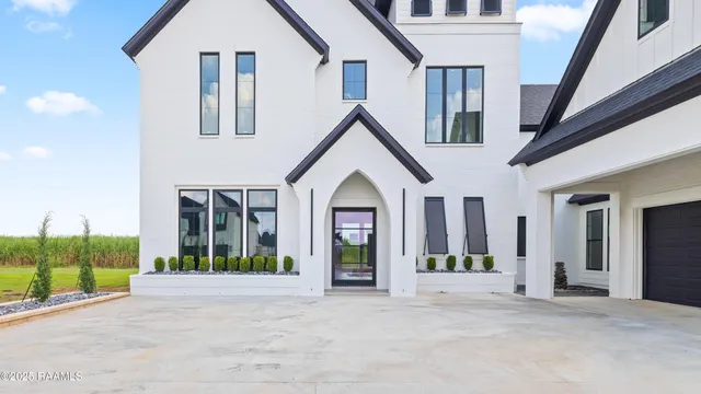 $1,068,500 | 207 Sabal Bnd Drive, Youngsville, LA 70592