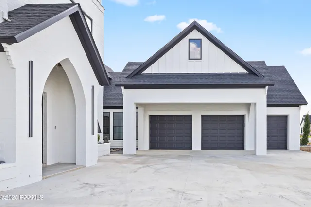 $1,068,500 | 207 Sabal Bnd Drive, Youngsville, LA 70592