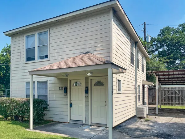 $1,350 | 814 1/2 West 21st Street, Unit UPPR, Houston, TX 77008