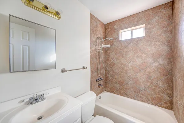 $1,350 | 814 1/2 West 21st Street, Unit UPPR, Houston, TX 77008