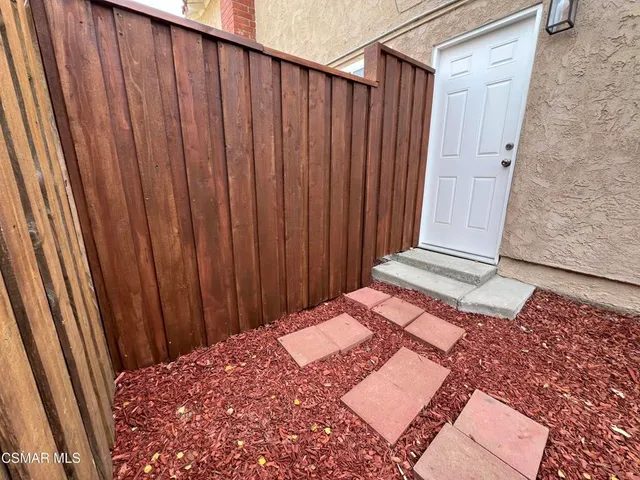 $2,000 | 1666 1/2 Stoddard Avenue, Thousand Oaks, CA 91360