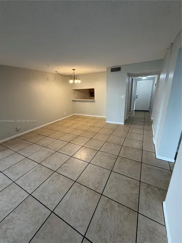 $1,875 | 1820 North Congress Avenue, Unit 101, West Palm Beach, FL 33401