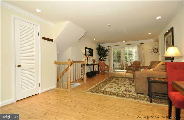 9111 Kirkdale Road Bethesda, MD 20817 - Photo 13 of 30 Family Room