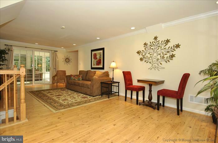 9111 Kirkdale Road Bethesda, MD 20817 - Photo 17 of 30 Family Room