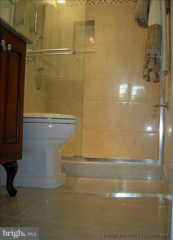 9111 Kirkdale Road Bethesda, MD 20817 - Photo 20 of 30 Bath (Master)