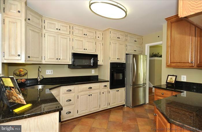 9111 Kirkdale Road Bethesda, MD 20817 - Photo 25 of 30 Kitchen