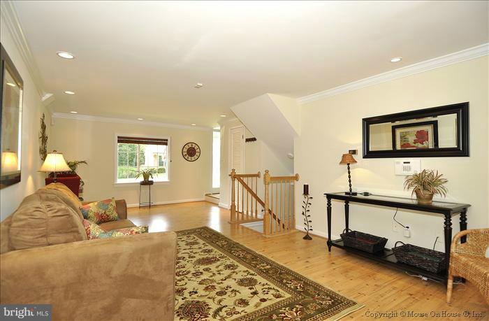 9111 Kirkdale Road Bethesda, MD 20817 - Photo 26 of 30 Family Room