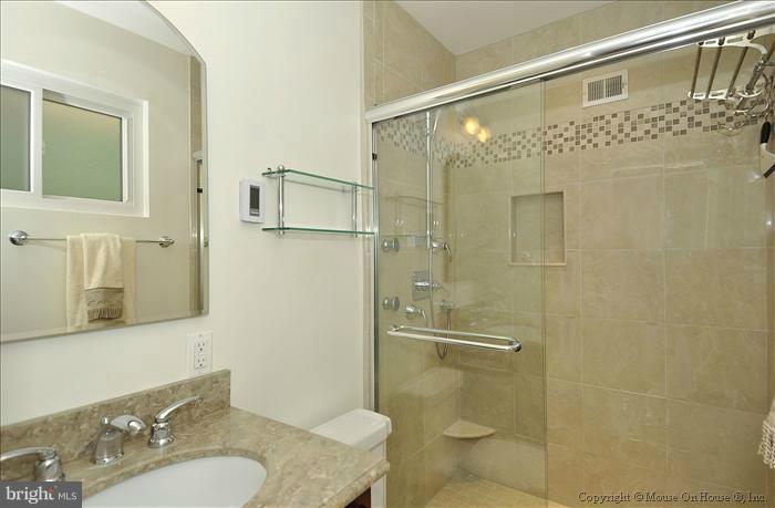9111 Kirkdale Road Bethesda, MD 20817 - Photo 29 of 30 Bath (Master)